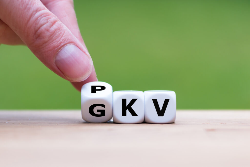 The dice symbolize the switch from statutory health insurance to private health insurance.